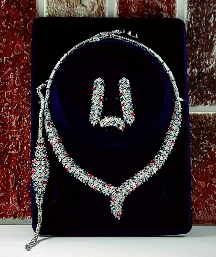 طقم زيركون فضي ملون