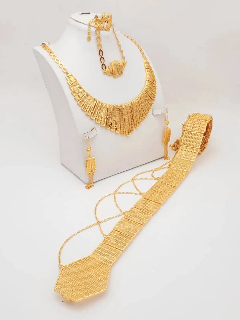 طقم معا الحزم مطلي بالذهب