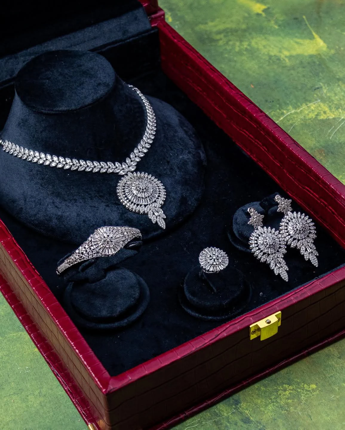 طقم زيركون راقيه عرائيسيه وكلاسيكية