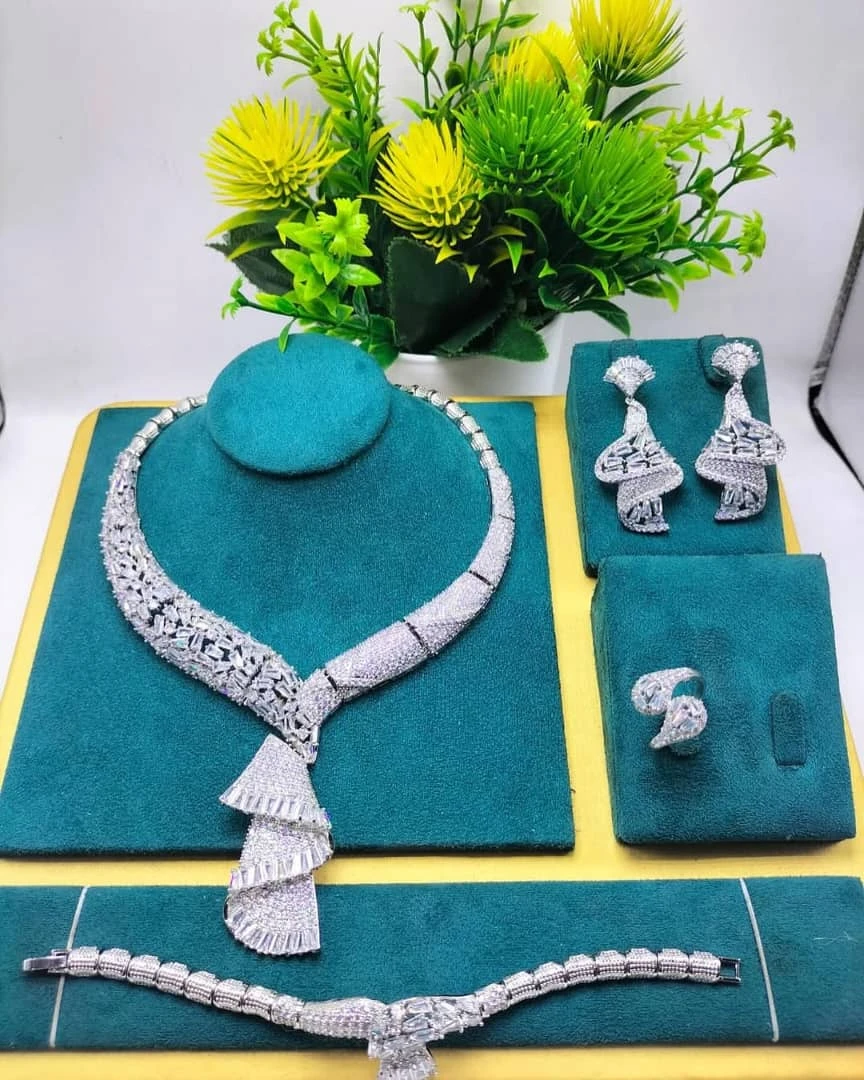 طقم زركون عرائسي كلاسيكي فخم 👑💎