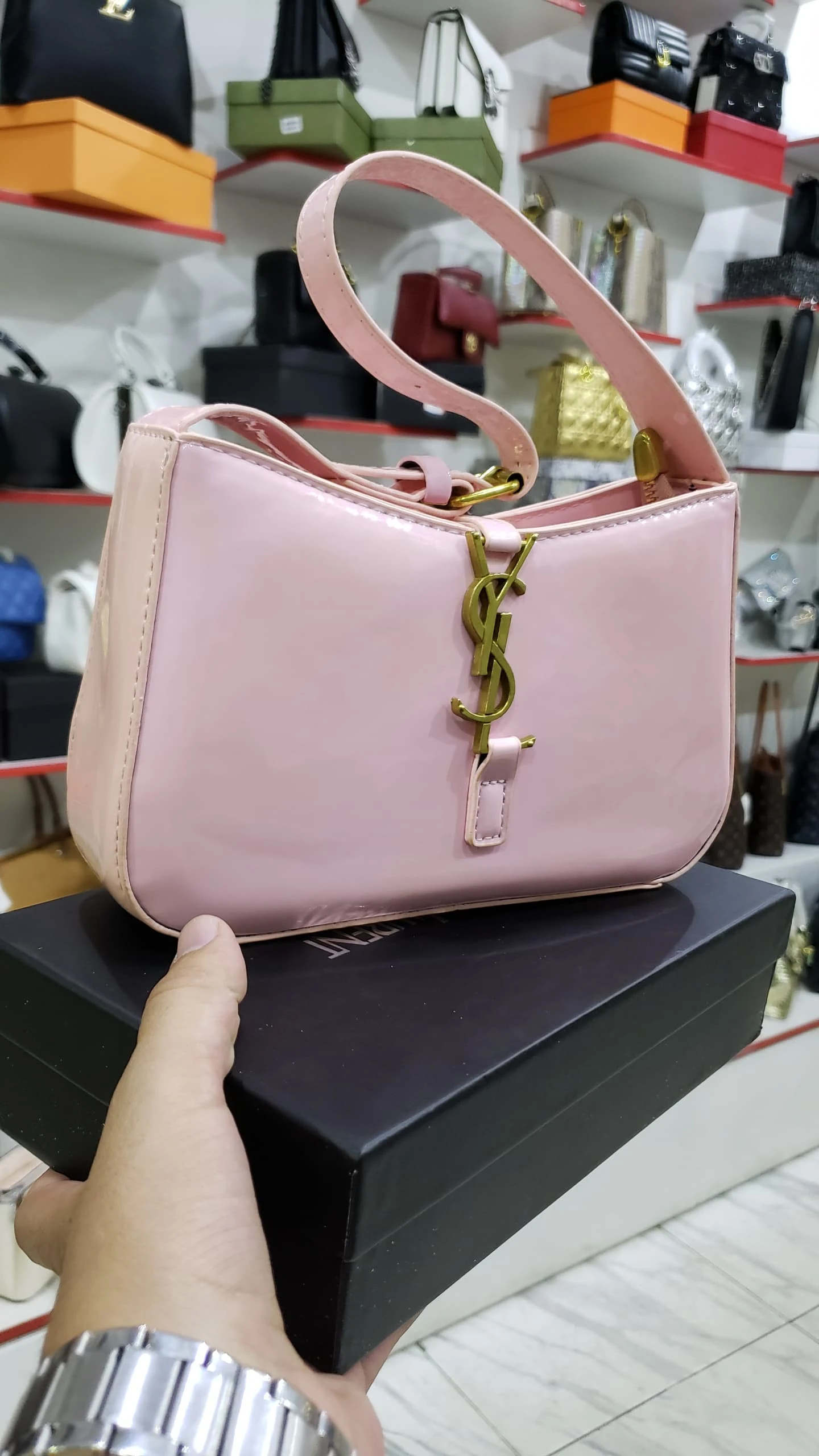 حقيبة يد YSL بتصميم فاخر