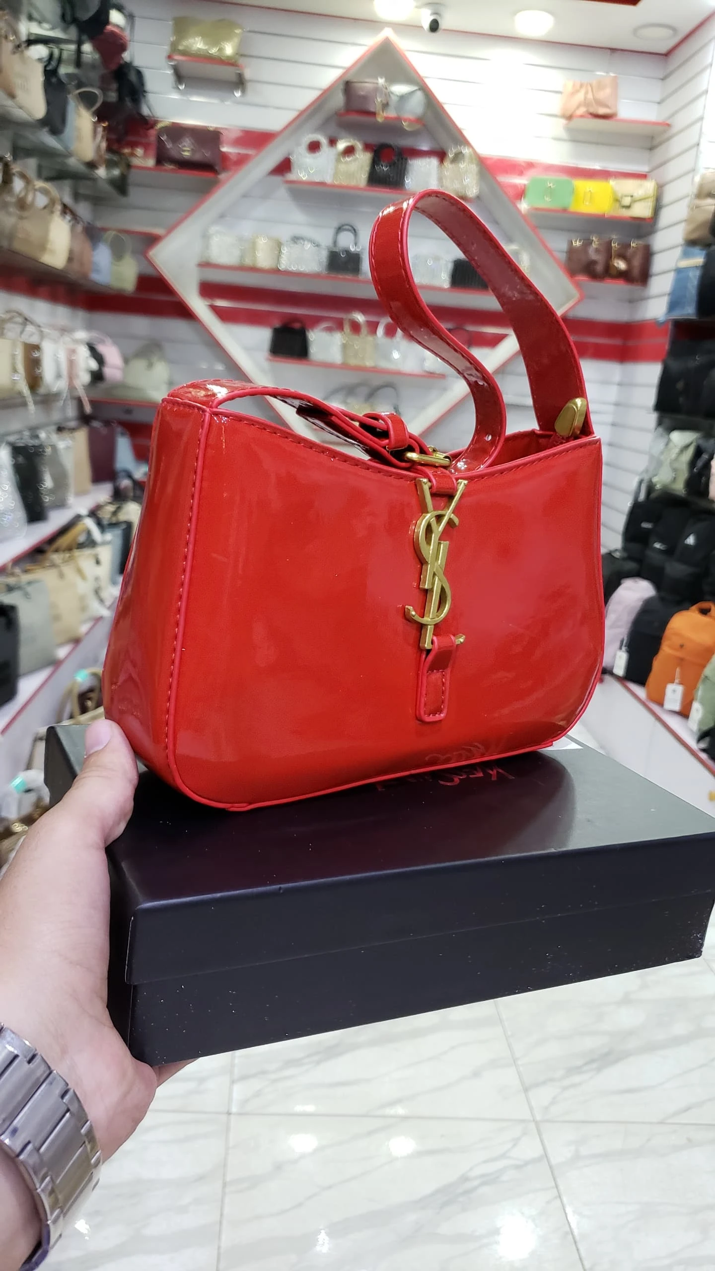 حقيبة YSL لامعة