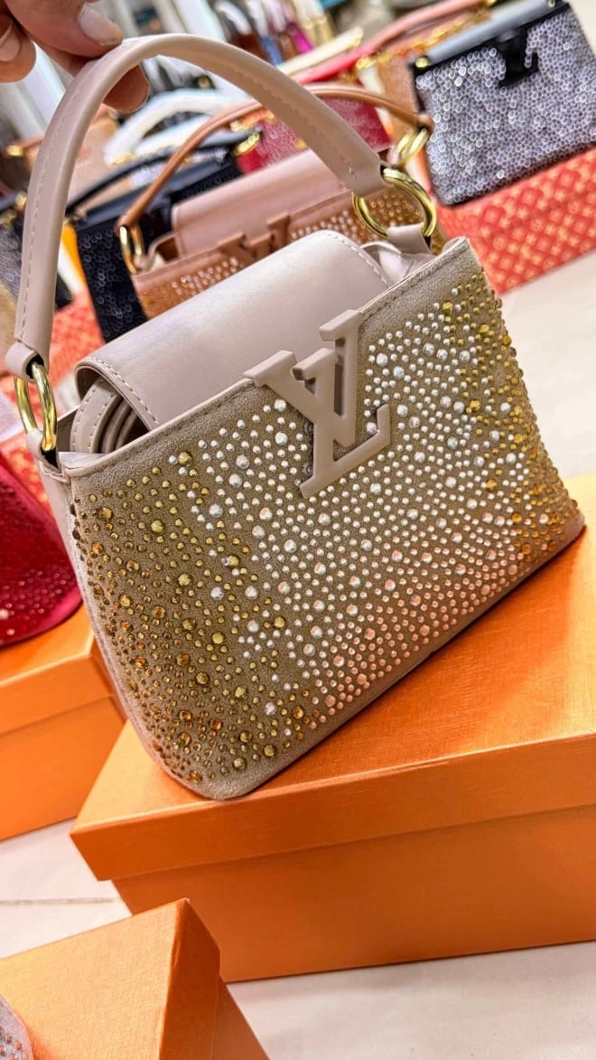 Louis Vuitton  شنطه