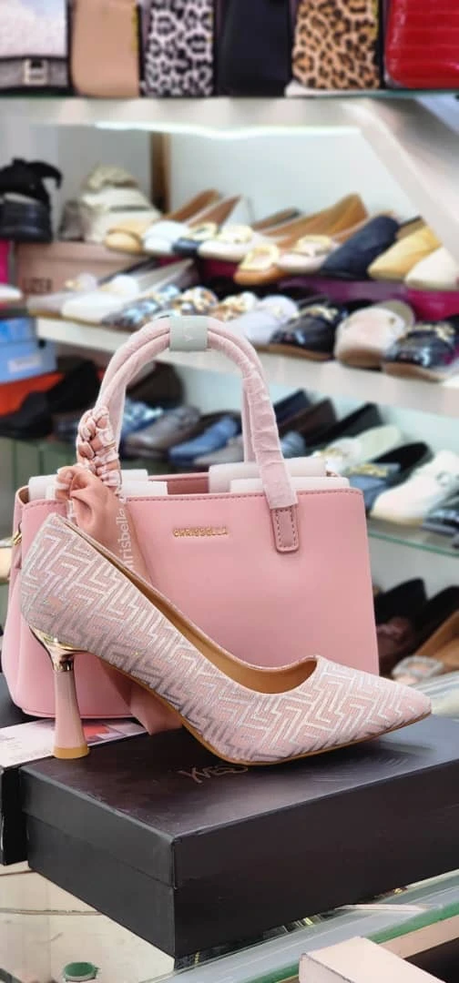 طقم حزمه مع شنطه ماركه كريس بلا