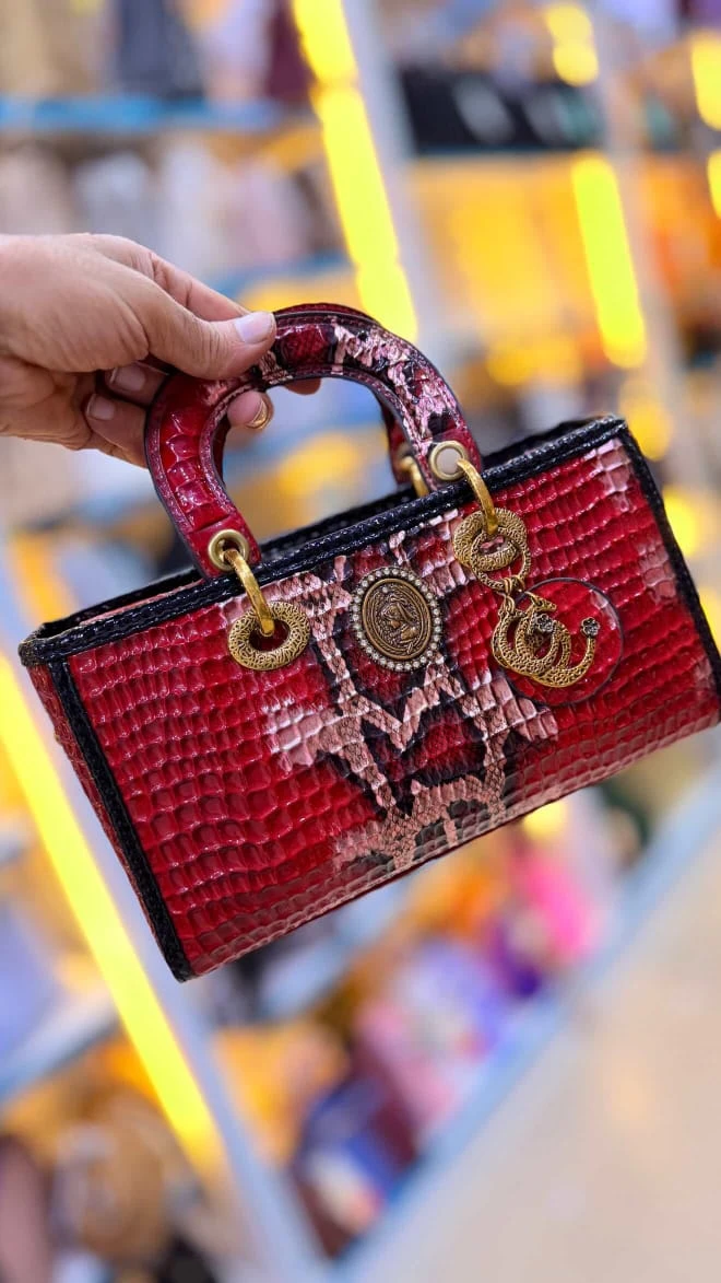 حقيبة جلد ثعبان فاخرة