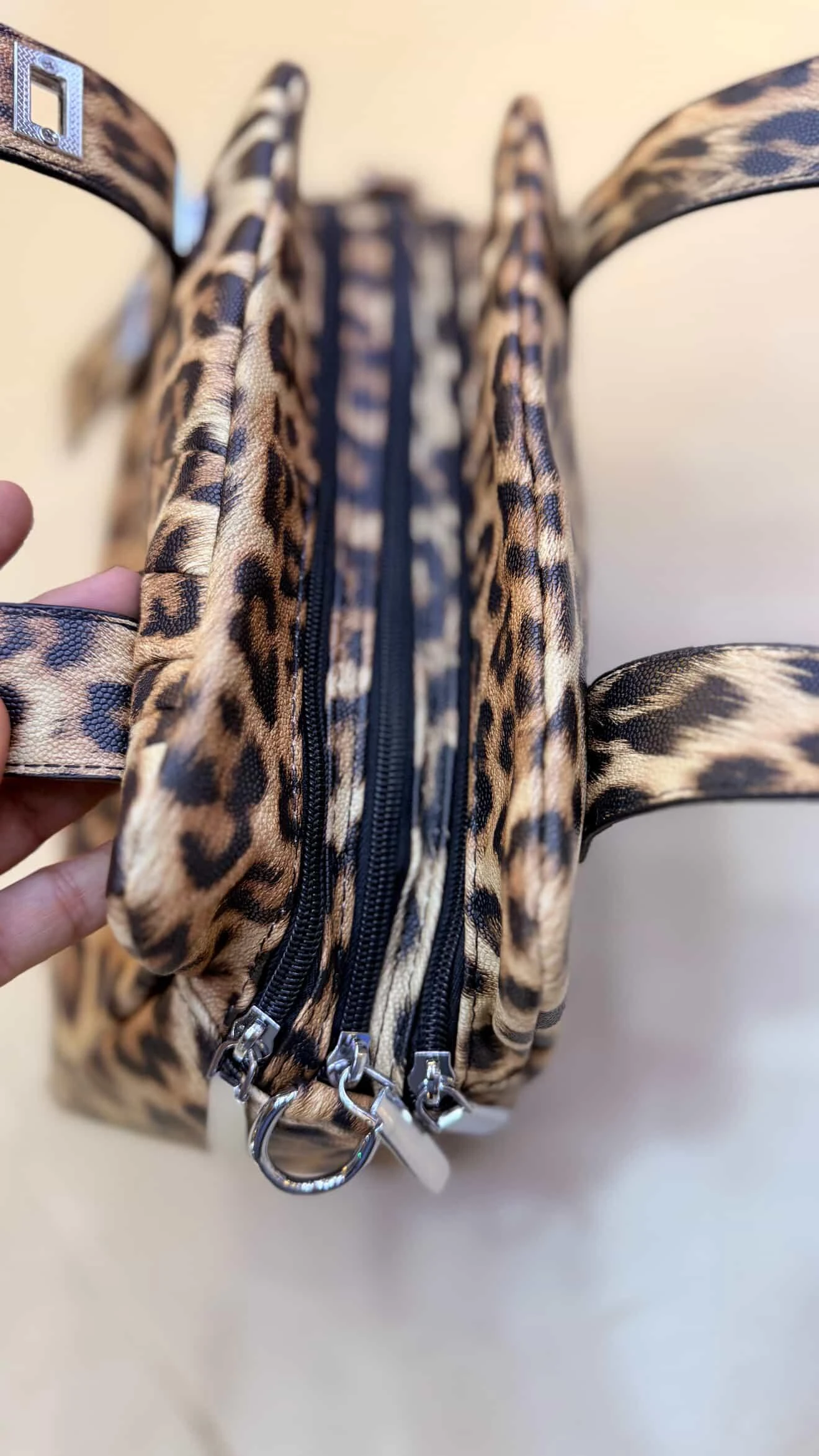 شنطة ليوبارد عصرية