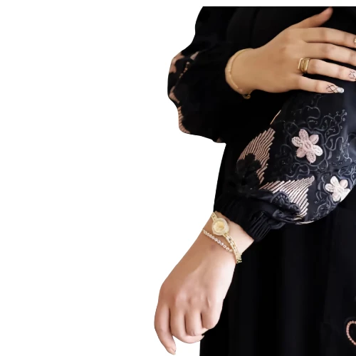 عباية تطريز وردي كلاسيكية بكم منفوش وجيوب مطرزة