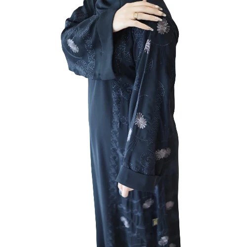 عباية تطريز جانبي فاخرة بنقشات راقية وإطلالة أنثوية