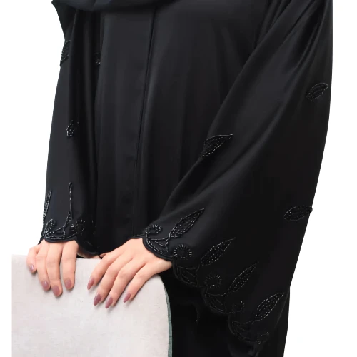 عباية سوداء واسعة مطرزة للأناقة اليومية والعمل