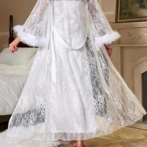 طقم لانجري عرائسي طويل اربع قطع دانتيل مع فرو