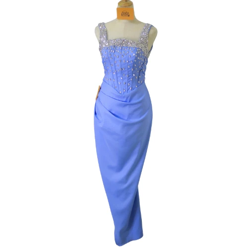 فستان سهرة ملكي مطرز بقصة كورسيه أنثوية