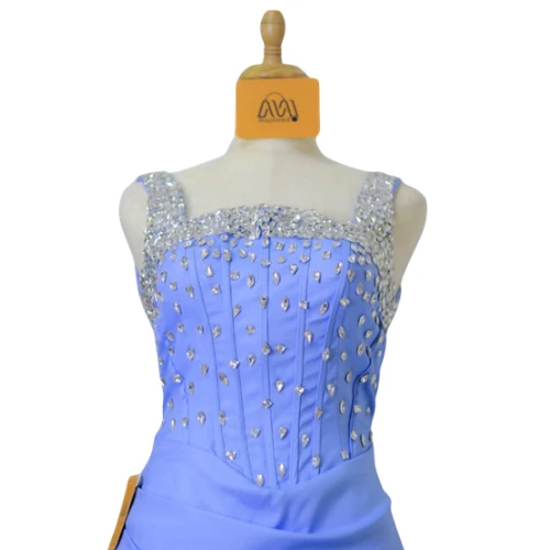 فستان سهرة ملكي مطرز بقصة كورسيه أنثوية