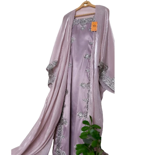 فستان حرير مطرز بكريستال زركون مع شال شيفون