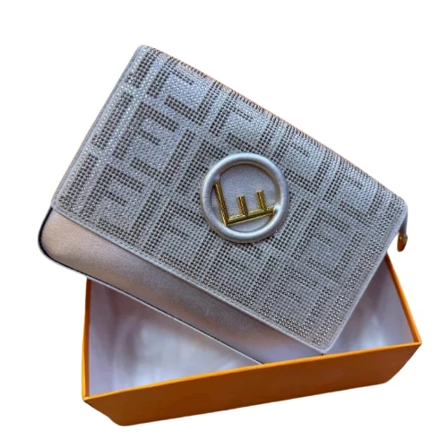 شنطة كروس نسائية أنيقة بتصميم عصري